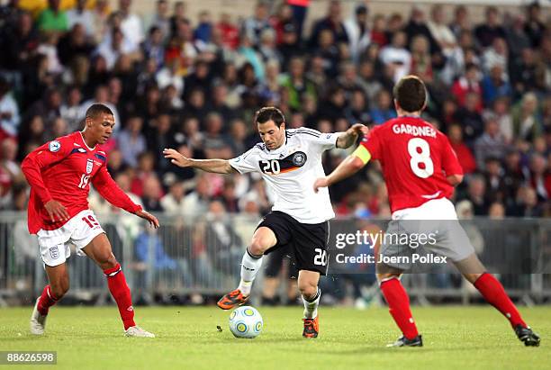 Gonzalo Castro of Germany and Kieran Gibbs and Craig Gardner of England battle for the ball during the UEFA U21 Championship Group B match between...