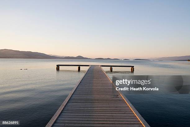 scenic view of a dock with sunset approaching. - ponton photos et images de collection