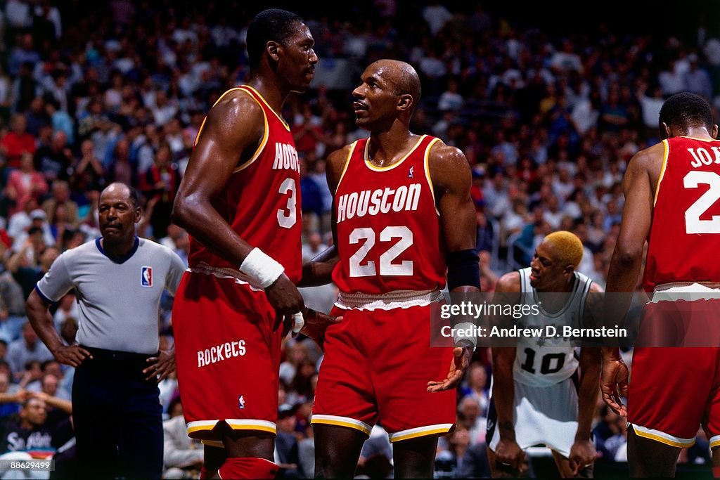 1995 Rockets Final Clyde Drexler talks to Hakeem Olajuwon of the Houston Rockets in Game ...