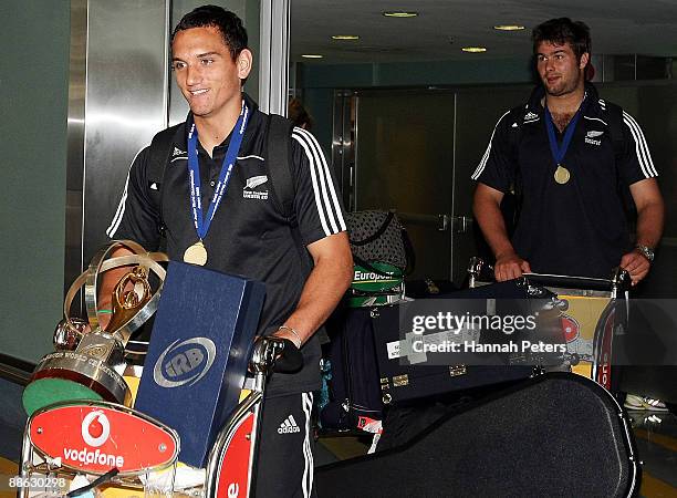 Captain Aaron Cruden of the New Zealand Under 20 arrives with the the Junior World Championship trophy as the team return home from the IRB Junior...