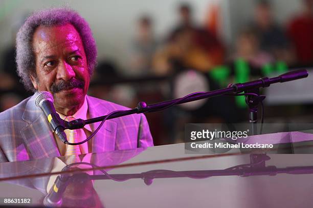 Allen Toussaint performs on stage during Bonnaroo 2009 on June 13, 2009 in Manchester, Tennessee.
