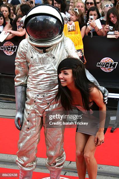 Singer Lights arrives at the MuchMusic Video Awards on June 21, 2009 in Toronto, Canada.