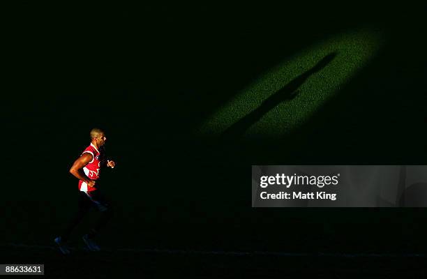 Michael O'Loughlin runs laps during a Sydney Swans AFL training session at the Sydney Cricket Ground on June 23, 2009 in Sydney, Australia.