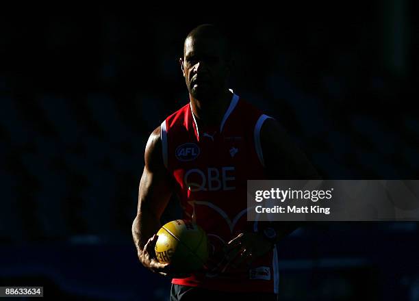 Michael O'Loughlin runs laps during a Sydney Swans AFL training session at the Sydney Cricket Ground on June 23, 2009 in Sydney, Australia.