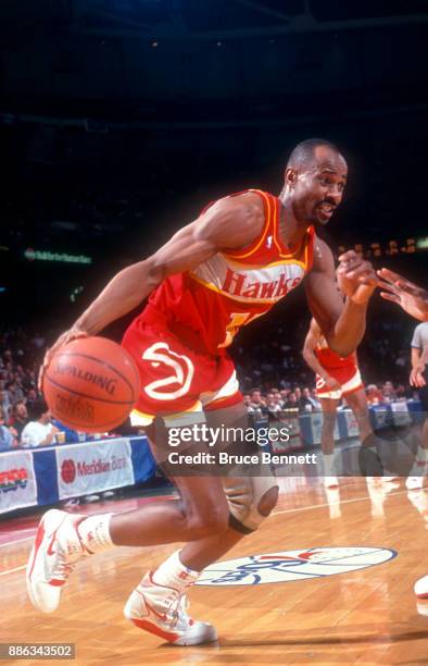 Sidney Moncrief of the Atlanta Hawks drives to the basket during an NBA game against the Philadelphia 76ers on February 27, 1991 at the Spectrum in...