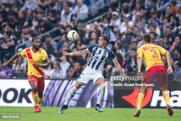 Rogelio Funes Mori of Monterrey fights for the ball with Gabriel Achilier and Gerardo Rodriguez of Morelia during the semifinal second leg match...