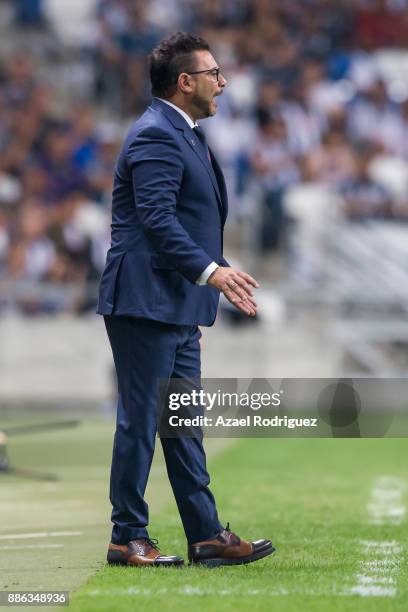 Antonio Mohamed, coach of Monterrey, gives instructions during the semifinal second leg match between Monterrey and Morelia as part of the Torneo...