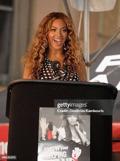 Beyonce Hand Photos and Premium High Res Pictures - Getty Images