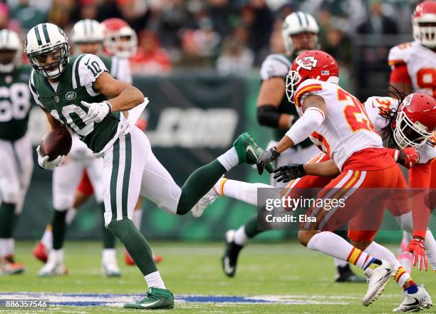 Jermaine Kearse of the New York Jets makes the catch as Steven Nelson of the Kansas City Chiefs defends on December 03, 2017 at MetLife Stadium in...