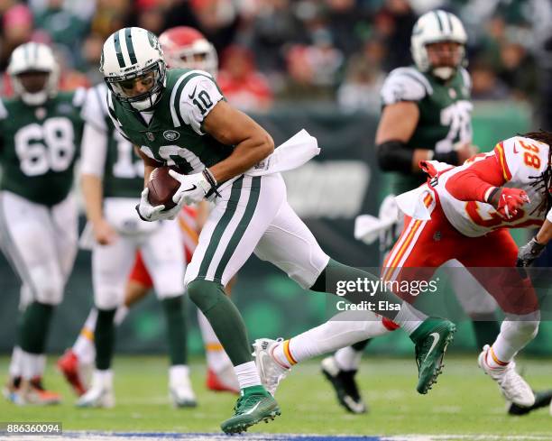 Jermaine Kearse of the New York Jets makes the catch as Ron Parker of the Kansas City Chiefs defends on December 03, 2017 at MetLife Stadium in East...
