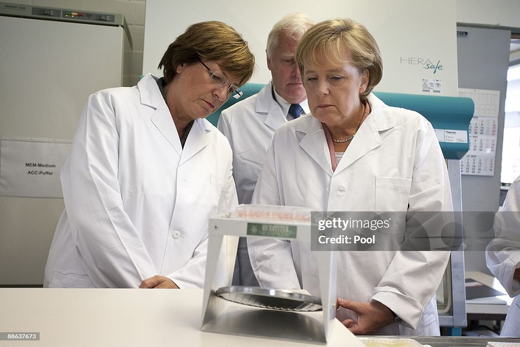 Merkel Visits Robert Koch Institute