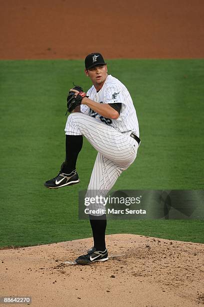 Pitcher Josh Johnson of the Florida Marlins throws against the New York Yankees at Landshark Stadium on June 20, 2009 in Miami, Florida. The Marlins...