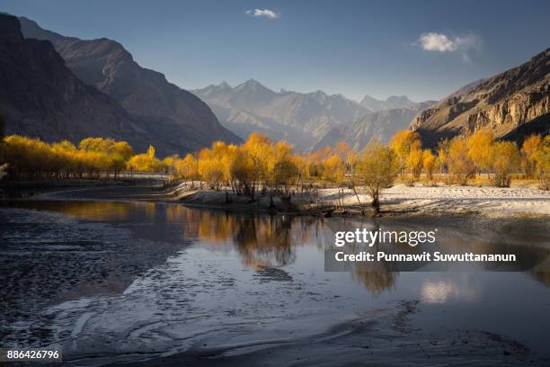 beautiful autumn in kaplu district, gilgit baltistan, pakistan - skardu fotografías e imágenes de stock