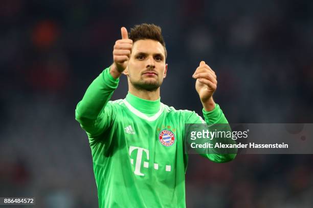 Sven Ulreich of Bayern Muenchen shows appreciation to the fans after the UEFA Champions League group B match between Bayern Muenchen and Paris...