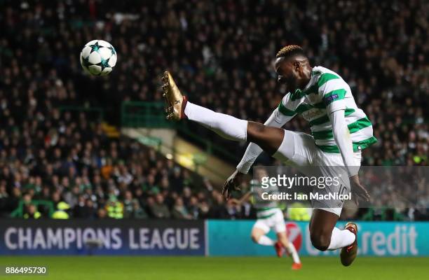 Moussa Dembele of Celtic tries to reach a cross during the UEFA Champions League group B match between Celtic FC and RSC Anderlecht at Celtic Park on...