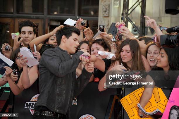 Master T 16,880 Muchmusic Photos & High Res Pictures - Getty Images