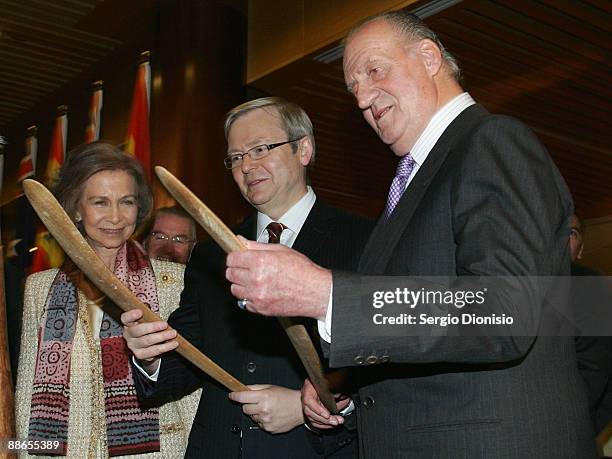 King Juan Carlos I, Australian Prime Minister Kevin Rudd and HRH Queen Sofia of Spain inspect indigenous gifts during a reception at Parliament...