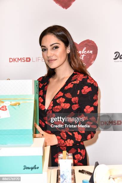 Nilam Farooq during the X-Mas Charity Campaign 'Schenken mit Herz' on December 5, 2017 in Berlin, Germany.