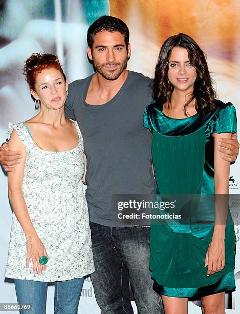 Actors Marta Balaguer, Miguel Angel Silvestre and Macarena Gomez attend a photocall for "A Contraluz" on June 24, 2009 in Madrid, Spain.