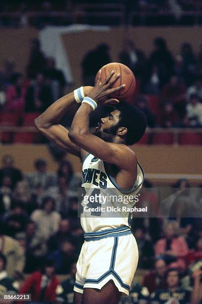Gar Heard of the Buffalo Braves looks to shoot during a game played in 1974 at the Buffalo Memorial Auditorium in Buffalo, New York. NOTE TO USER:...