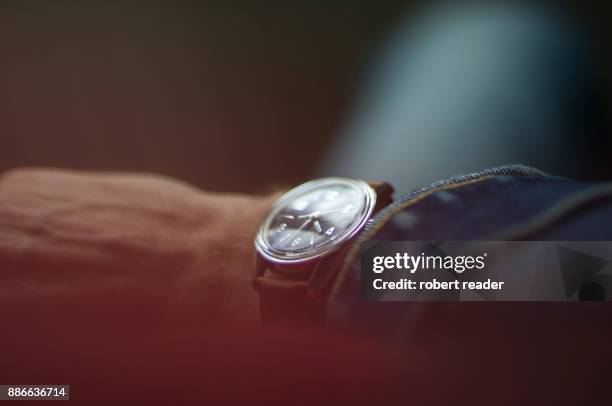 vintage wrist watch - watch timepiece photos et images de collection