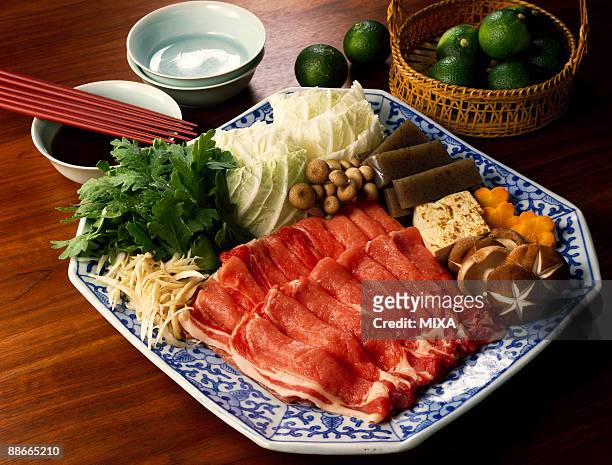 ingredient of pork sukiyaki - konjac 個照片及圖片檔
