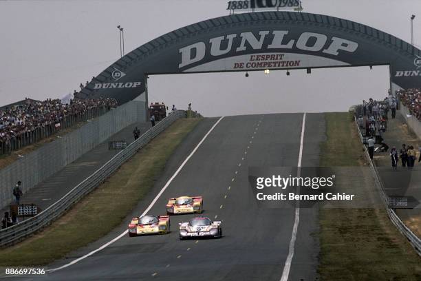 Jan Lammers, Hans-Joachim Stuck, Jaguar XJR-9LM488, Porsche 962C, 24 Hours of Le Mans, Le Mans, 12 June 1988. Battle royal for the victorious Jaguar...