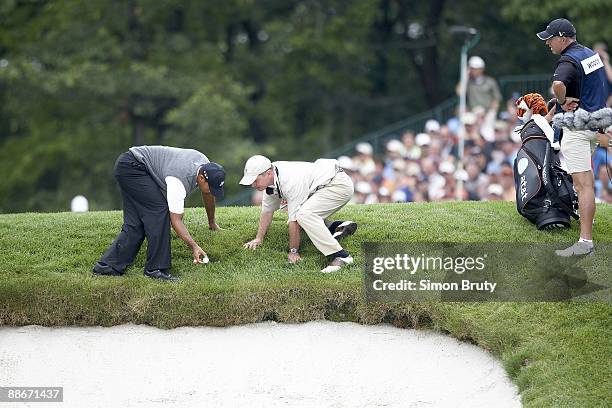 Tiger Woods with rules official while taking drop on No 15 during Friday play at Bethpage Black. Farmingdale, NY 6/19/2009 CREDIT: Simon Bruty