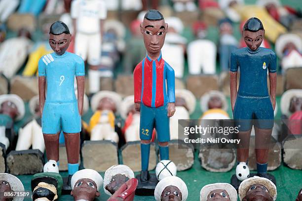 three carved football players for sale, grahamstown, eastern cape province, south africa - grahamstown stock pictures, royalty-free photos & images
