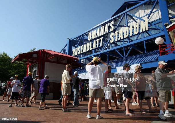 Fans wait outside Rosenblatt Stadium to watch Game Three of the 2009 NCAA College World Series between the Texas Longhorns and the Louisiana State...