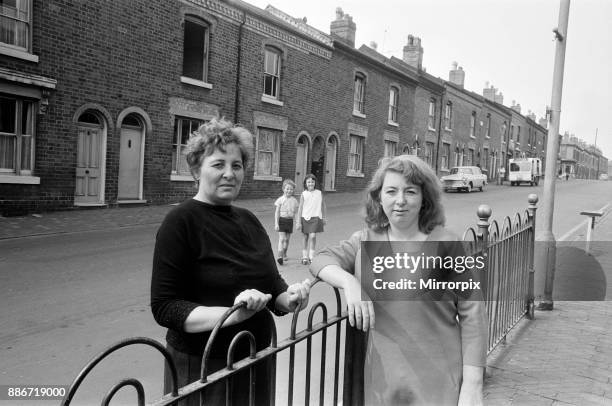 Irish neighbours in Aston, Birmingham, West Midlands, 15th August 1969.
