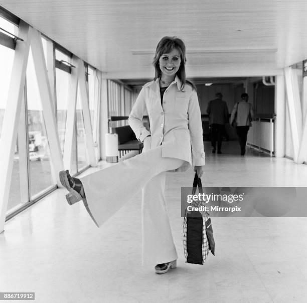 Lulu at Heathrow Airport, 3rd July 1971.