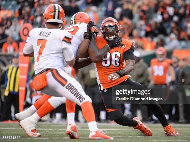 Defensive end Carlos Dunlap of the Cincinnati Bengals rushes quarterback DeShone Kizer of the Cleveland Browns, as he is engaged by right tackle Shon...