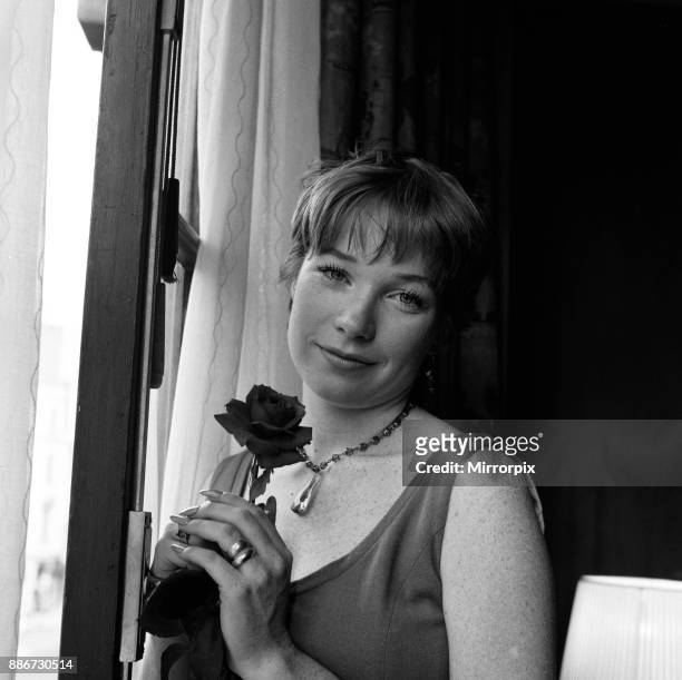 Actress Shirley MacLaine in London, 21st August 1960.