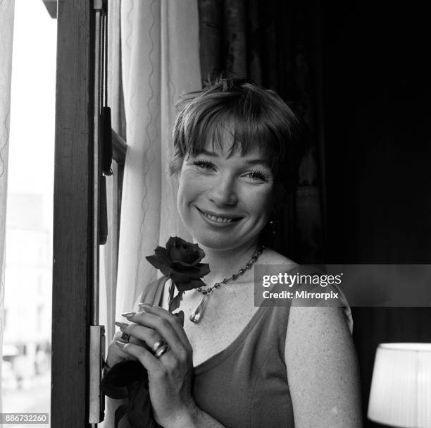 Actress Shirley MacLaine in London, 21st August 1960.