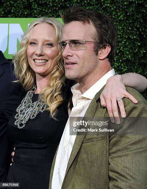 Actors Anne Heche and Thomas Jane arrive at the series premiere of "Hung" at the Paramount Theater on the Paramount Studios lot on June 24, 2009 in...