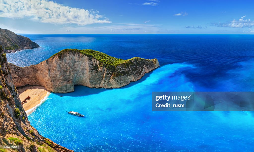 Panorama över Navagio strand (skeppsbrott strand), Zakynthos island, Grekland.