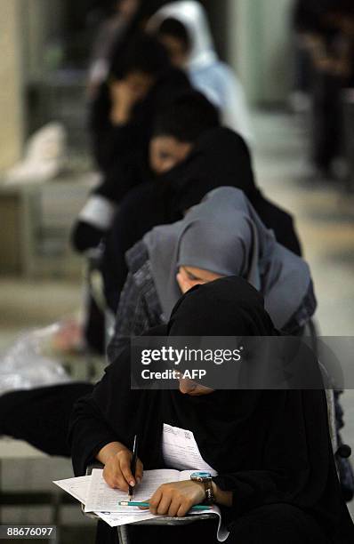 14 Isna High School Stock Photos, High-Res Pictures, and Images - Getty