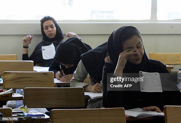 14 Isna High School Stock Photos, High-Res Pictures, and Images - Getty
