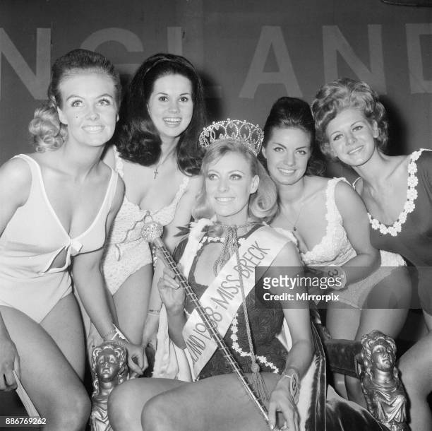 Miss England Beauty Competition 1968, the Lyceum Ballroom, London, Friday 26th April 1968. Jennifer Lowe Summers is crowned Miss England 1968, 2nd is...