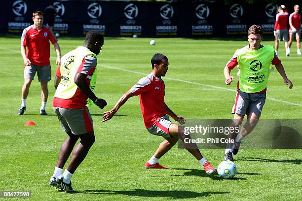 Theo Walcott of England with Chinedum Onuoha and Craig Gardner during a training session at the Ovrevi, on June 25, 2009 in Tvaaker, Sweden