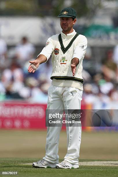 Ricky Ponting of Australia gives instructions in the field on day two of the four day tour match between Sussex v Australia on June 25, 2009 in Hove,...