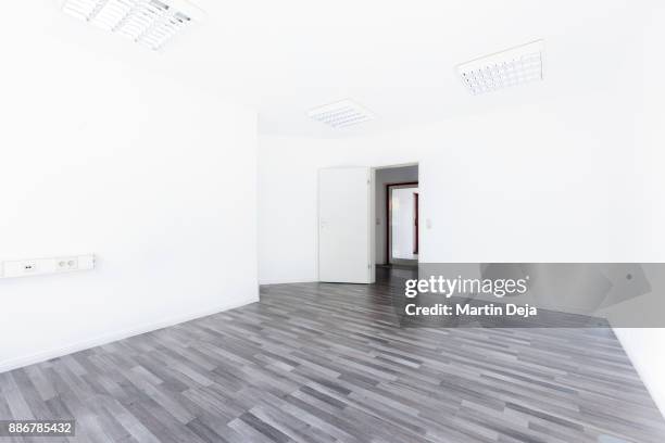 empty office room hdr - martin bureau stock pictures, royalty-free photos & images