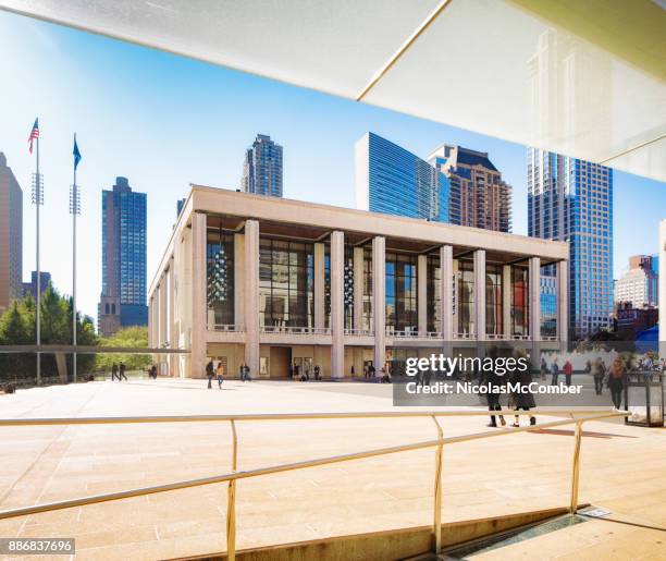 new york city manhattan lincoln center für darstellende künste koch theater - theater scenery stock-fotos und bilder