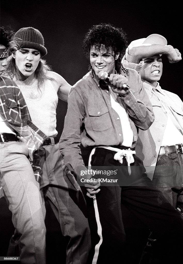 Michael Michael Jackson performs in concert circa 1985. News Photo - Getty Images