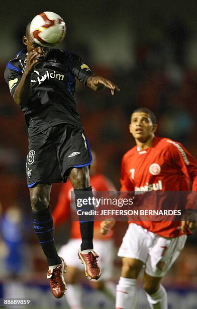 Brazil's Internacional footballer Taison watches as Ecuador's Liga de Quito Nelcer Reasco heads the ball during their 2009 Recopa Sudamericana...