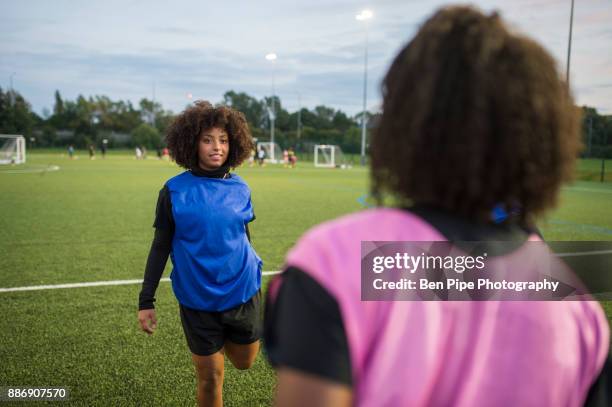 womens football team practice, hackney, east london, uk - bib stock pictures, royalty-free photos & images