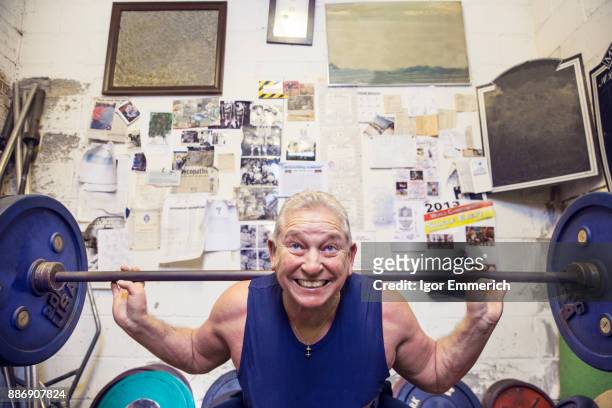 senior male powerlifter lifting barbell on shoulders in gym - igor emmerich stock pictures, royalty-free photos & images