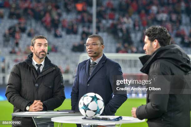 Robert Pires, Marcel Desailly and Alexandre Ruiz tv presentator for bein sport during the UEFA Champions League match between Bayern Munich and Paris...