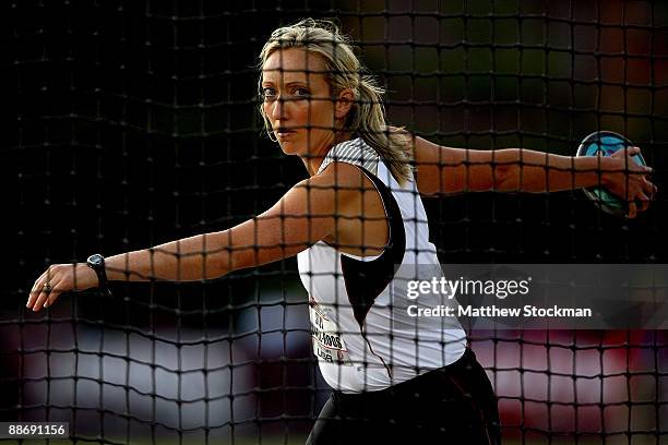 Suzy Powell- Roos throws in the discus final during the USA Outdoor Track & Field Championships at Hayward Field on June 25, 2009 in Eugene, Oregon.